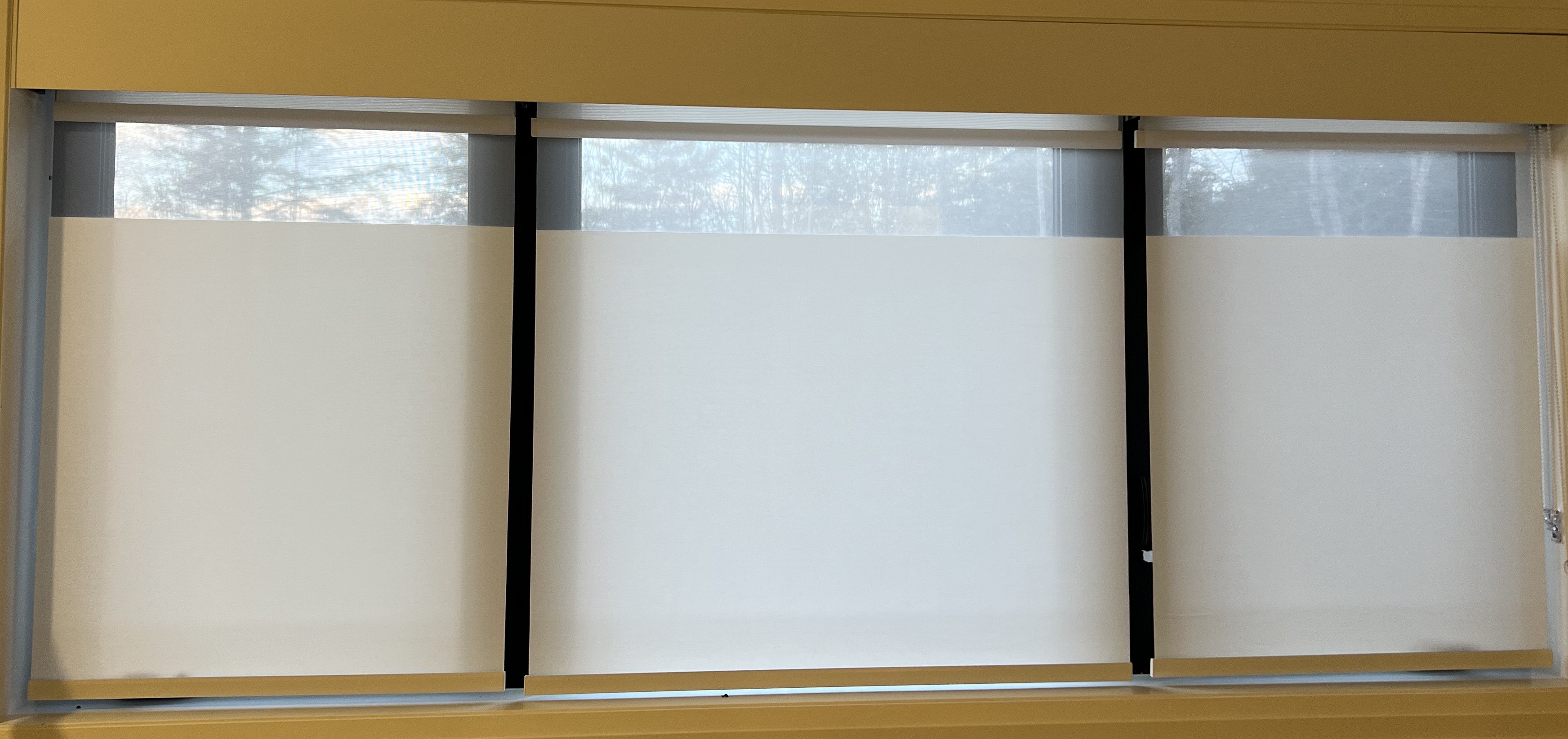 TOPEN three-panel installation