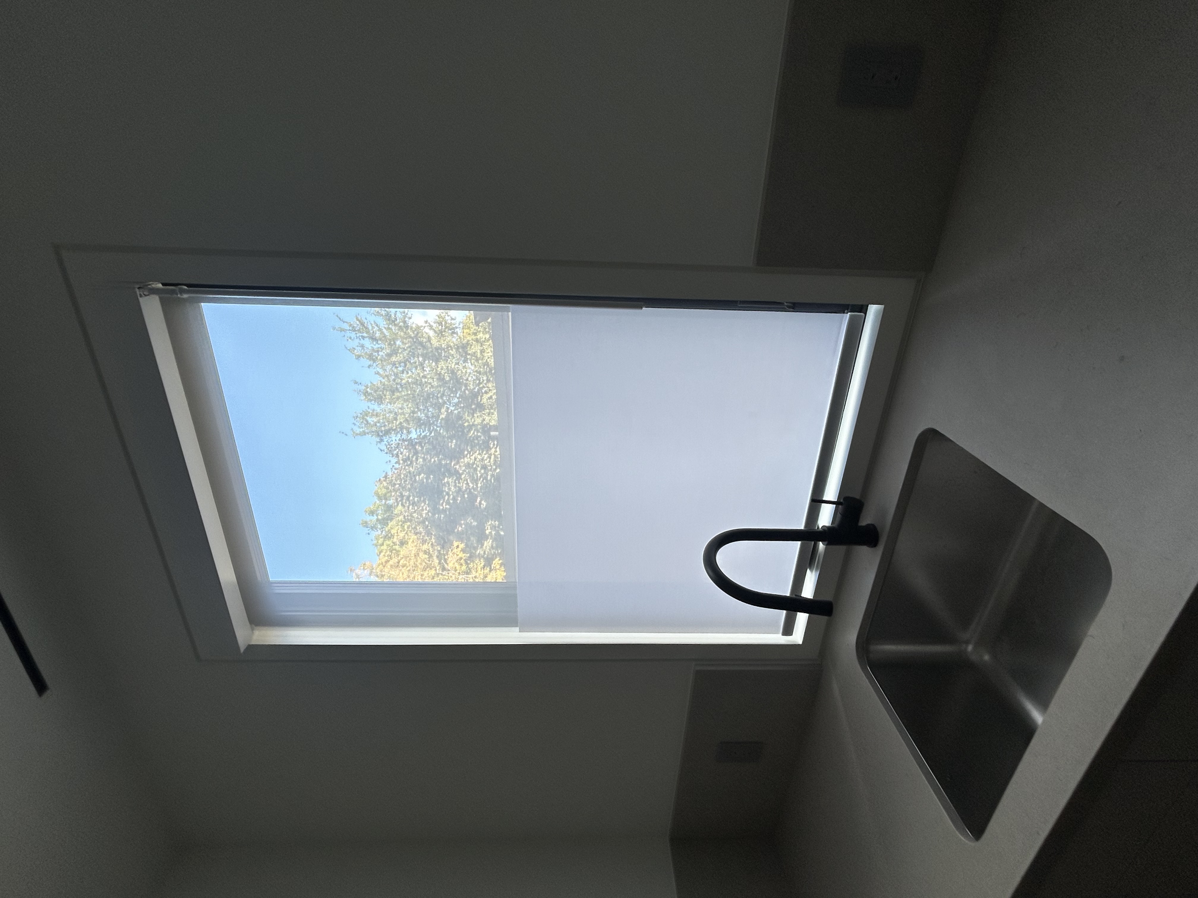 TOPEN shade in dining area