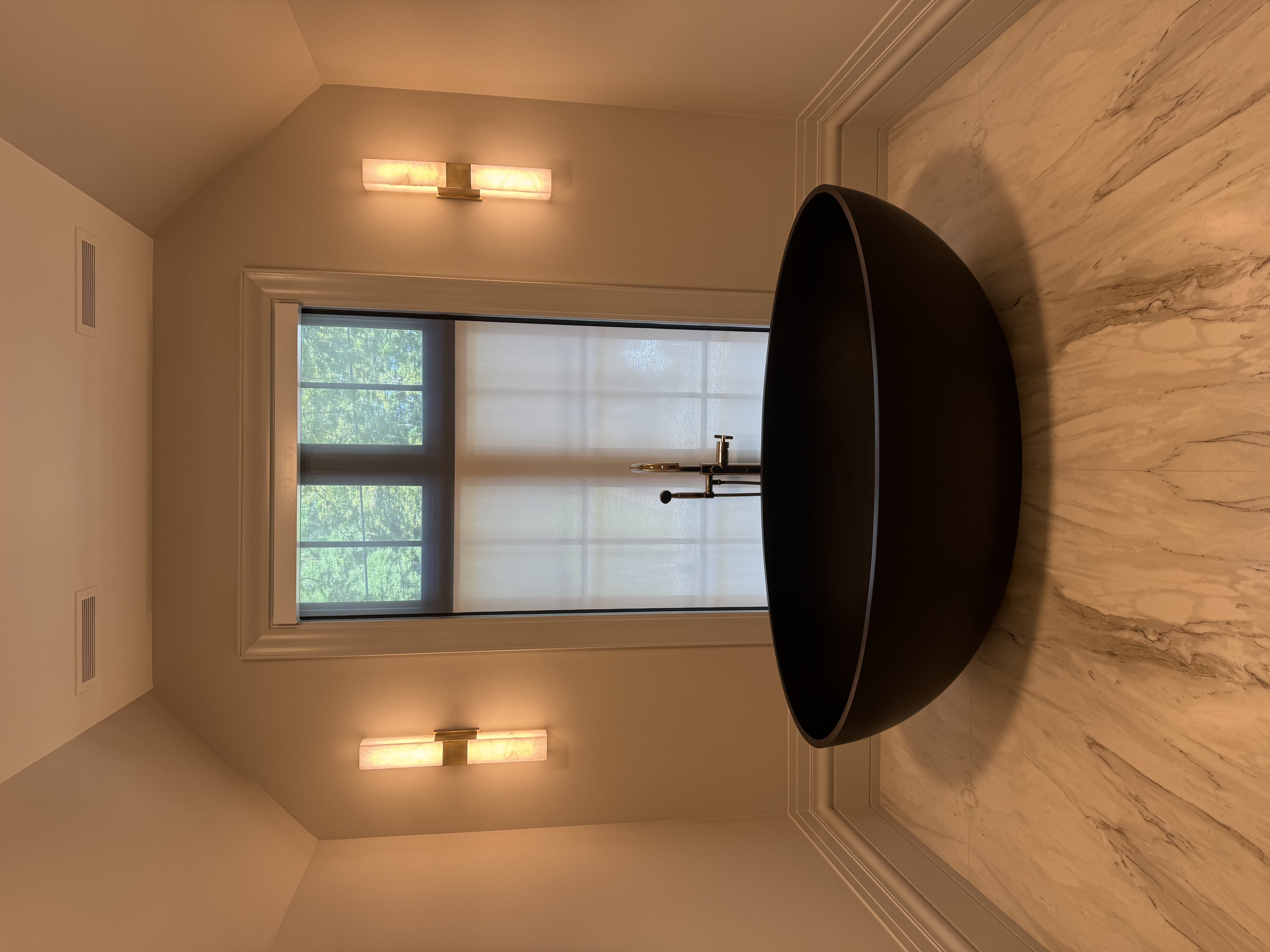 TOPEN shade in marble ensuite with black tub