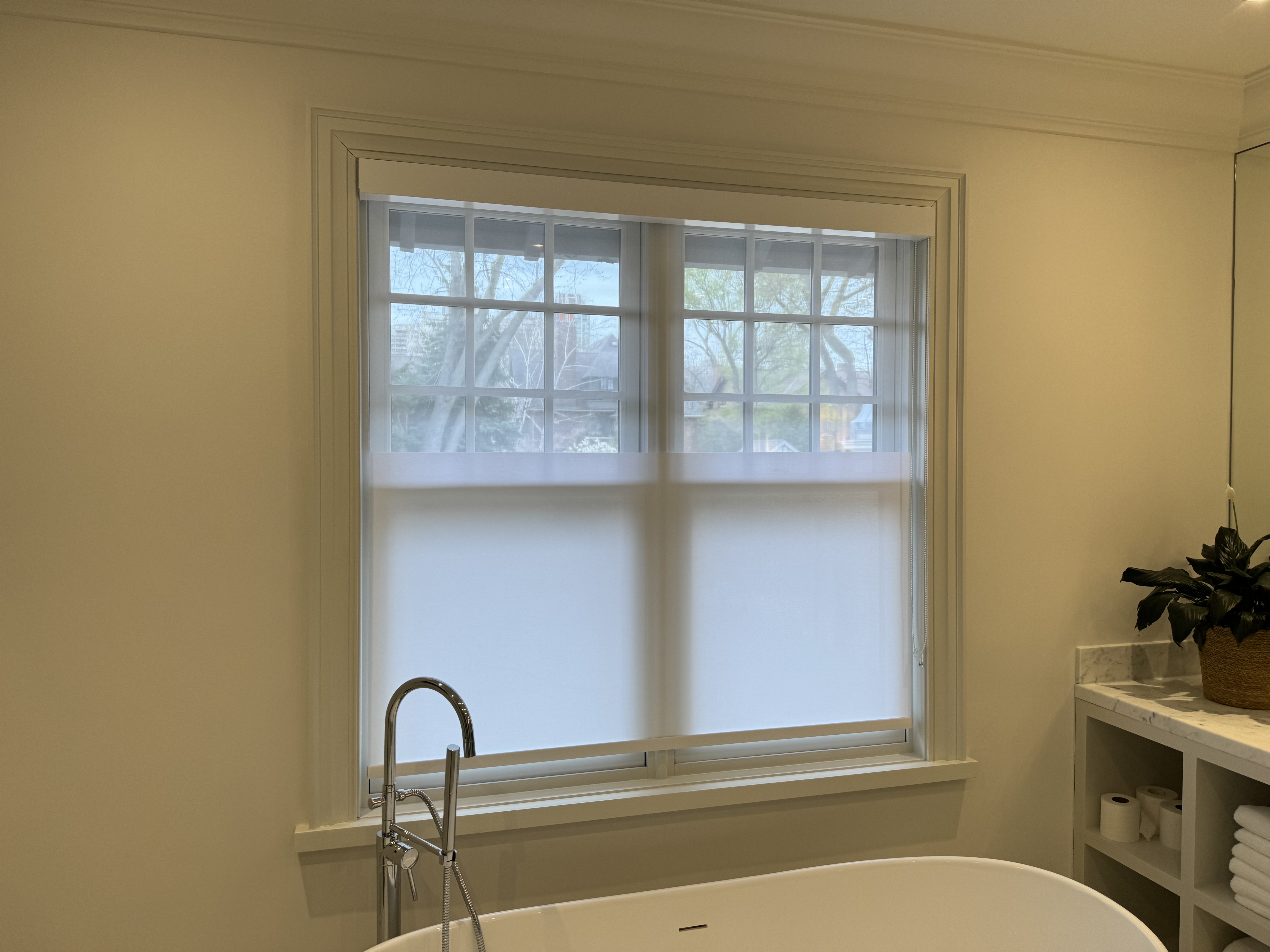 TOPEN shade in traditional bathroom with freestanding tub